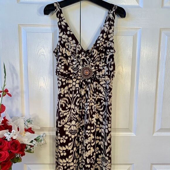 BROWN AND CREAM SLEEVELESS DRESS w BEADED CENTER - Picture 2 of 8